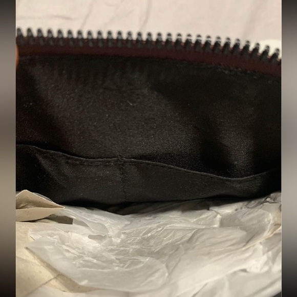 NWT - Kenneth Cole Reaction Gabriella Mini Crossbody Bag Burgundy Colour - Picture 6 of 7